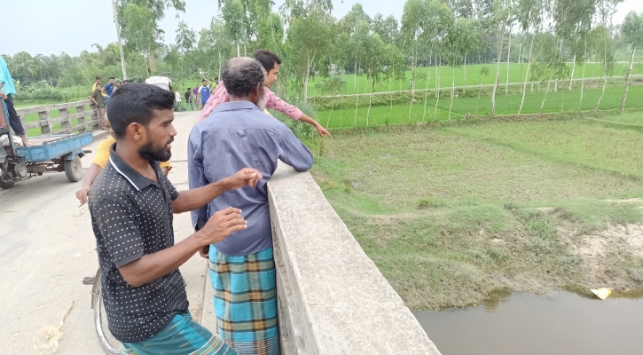 রিকশার জন্য চালককে গলা কেটে হত্যা